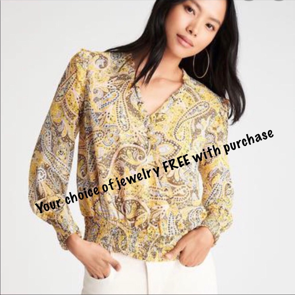 🌼Ann Taylor yellow paisley blouse sz. Small